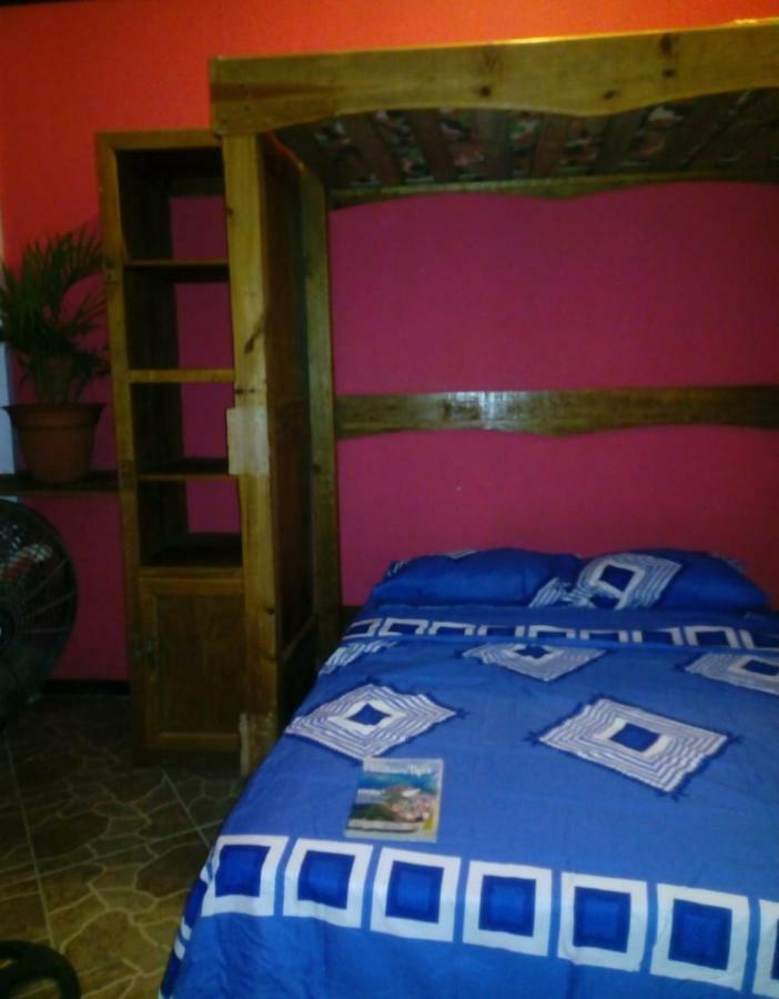The Venue - Utila Hostel Luaran gambar